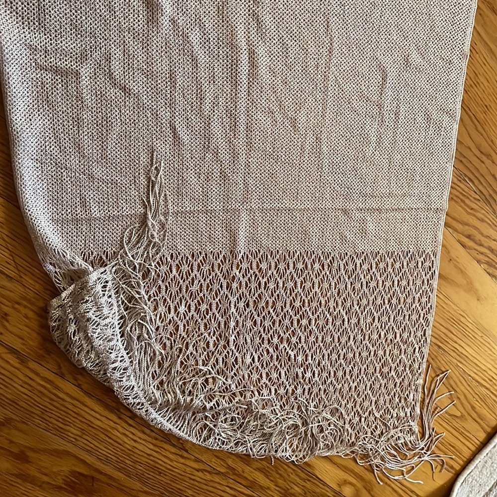 NWOT Betsey Johnson scarf/ wrap never worn - Picture 2 of 3
